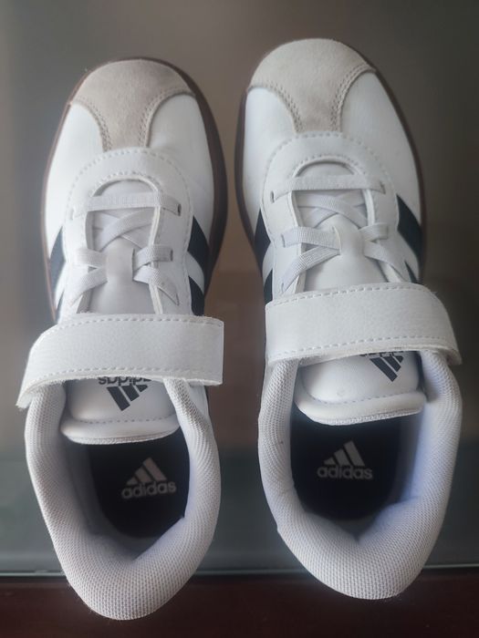 Tênis de  criança Adidas.