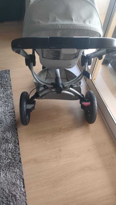 Carrinho de Bebé Quinny + Babycoque Cybex – Excelente Estado