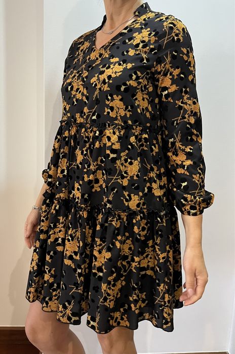 Vestido preto e dourado com forro M