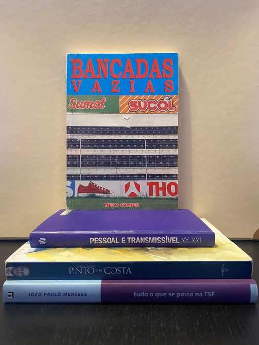 Livros de diferentes autores e temas