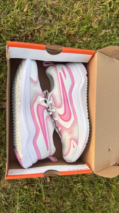 Nike Cosmic Runner (GS) R. 40 / 25 cm – Biało-Różowe – Stan Idealny!
