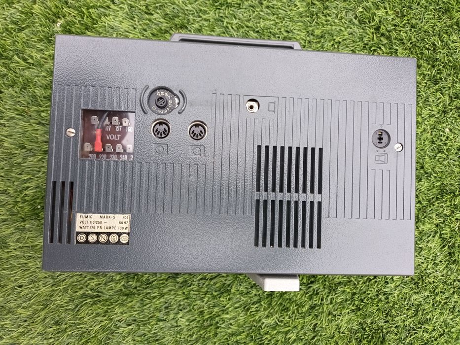 Projetor de filmes Eumig super 8