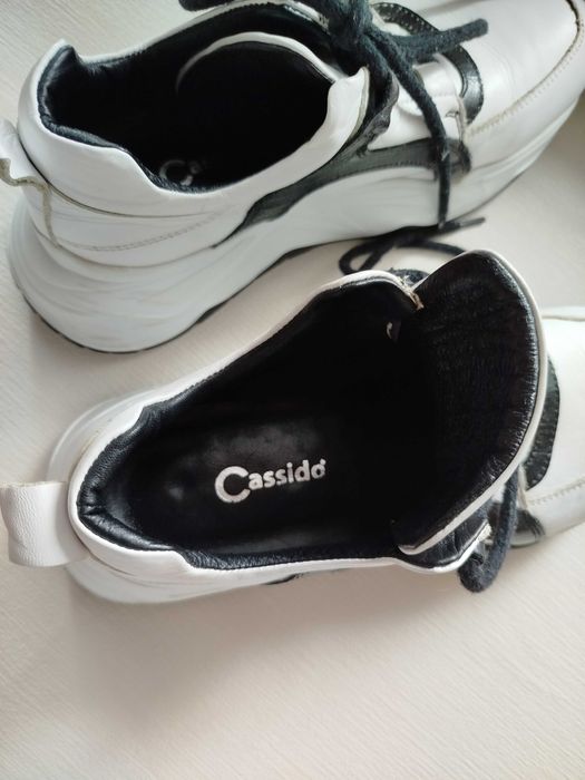 Шкіряні кросівки жіночі 40-41