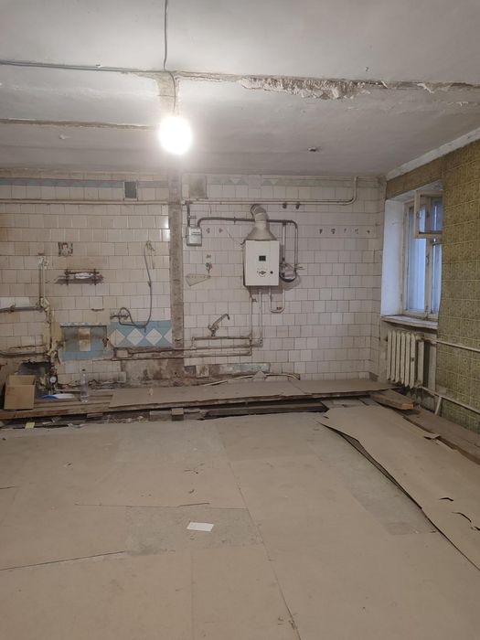 Продам на Черемушках 2 ком.квартиру. Фасад 1эт. Можно под офис 046-084