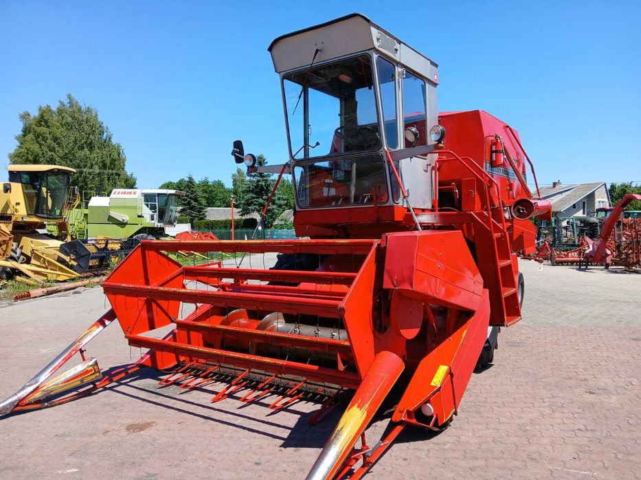 Kombajn zbożowy Massey Ferguson 330