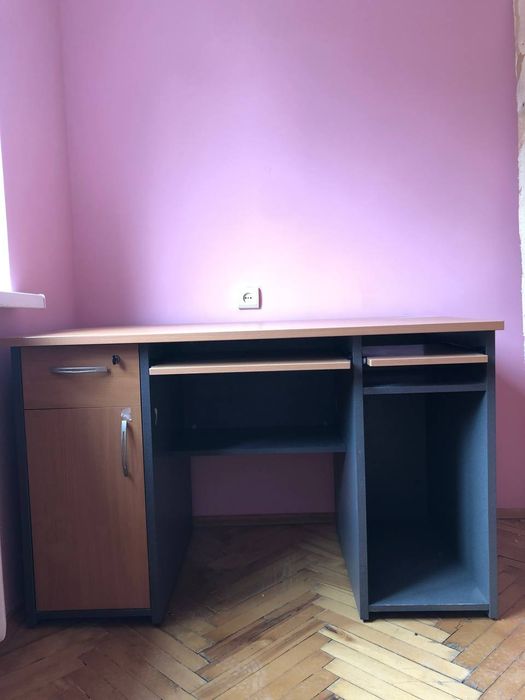 Стіл комп'ютерний