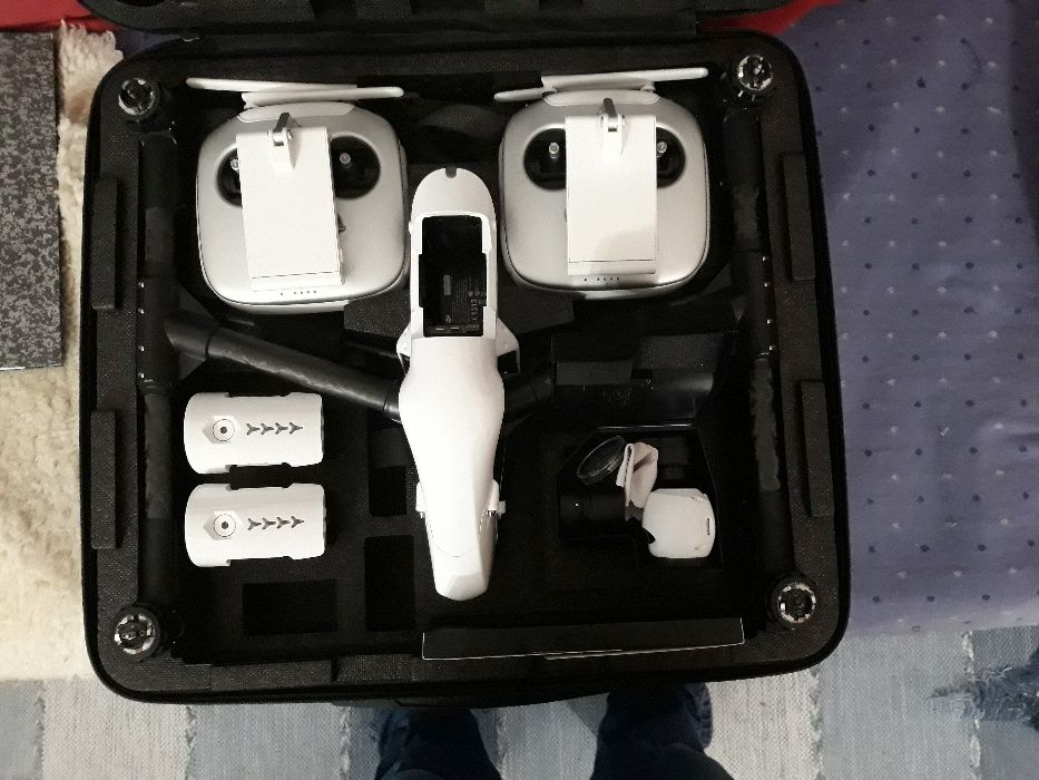 Drone Dji Inspire 1 V1 com 2 Baterias e 2 comandos