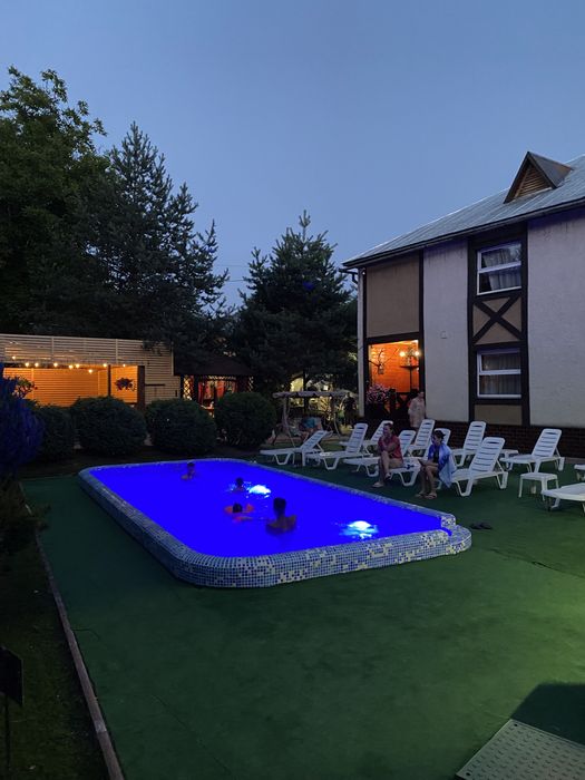 Сучасна еко- садиба з басейном чан баня