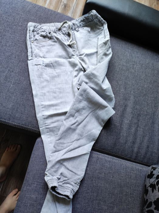 Szare spodnie młodzieżowe