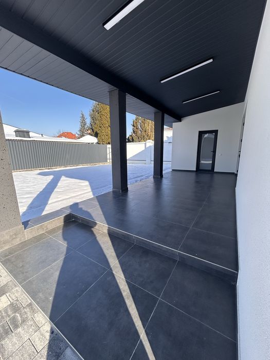 Продаж новенького будинку , заходи і живи!  Американка, без комісії.