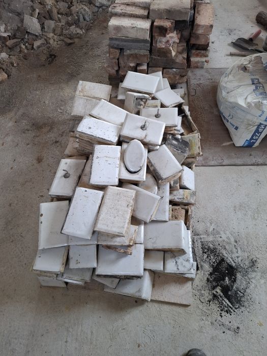 Sprzedam pięć kaflowy po rozbiurce widoczny na zdjęciach.