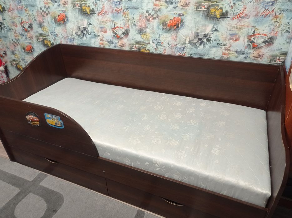 Ліжко з матрацом