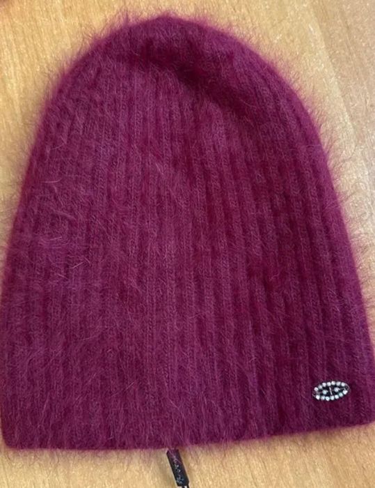 Шапка ангорова, тепла.