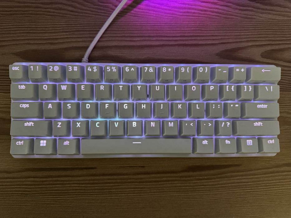 Teclado Razer Huntsman Mini Mercury White (US Layout, Red Switch) + Rato Razer Viper V2 Pro White