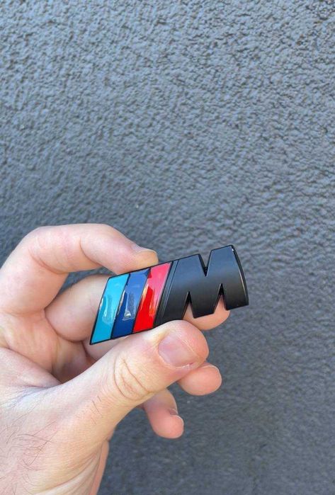 Шильдик BMW M на крылья, металлическая наклейка на крило бмв