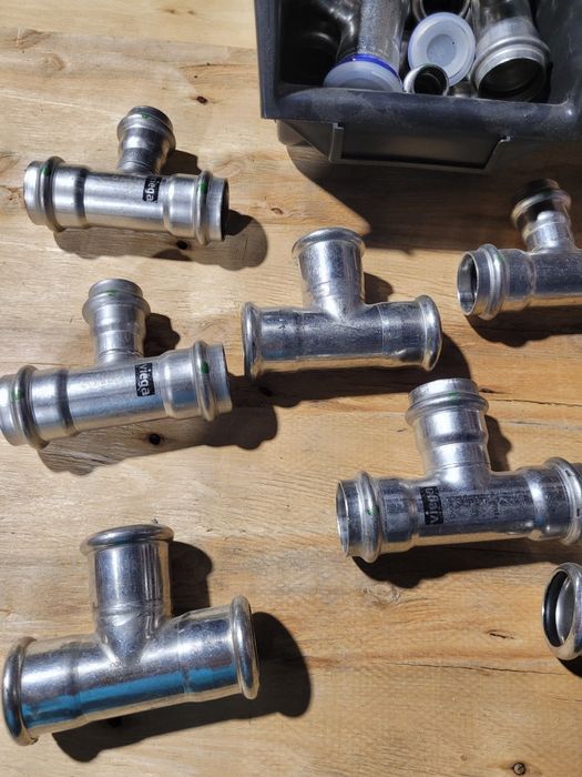 Trójniki fi 22mm inox kwasiak zacisk zapras Vieg Geberit