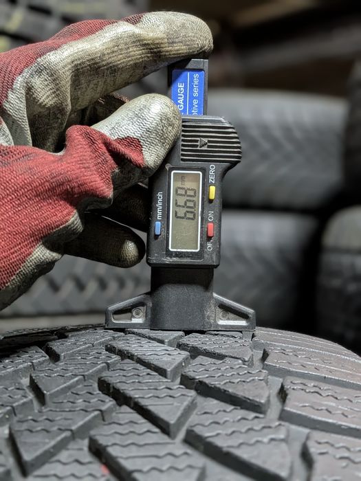 Резина зима зимові 215 55 r17 Bridgestone 2 шт 22рік колеса шини Gtyres