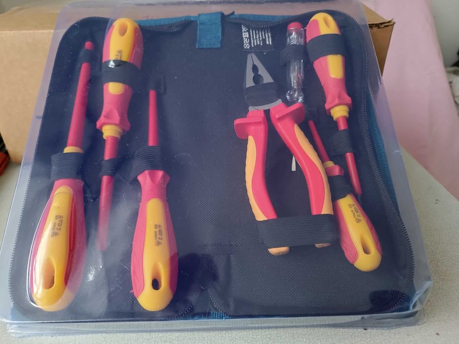 Śrubokręty elektryczne zestaw 7 szt w opakowaniu