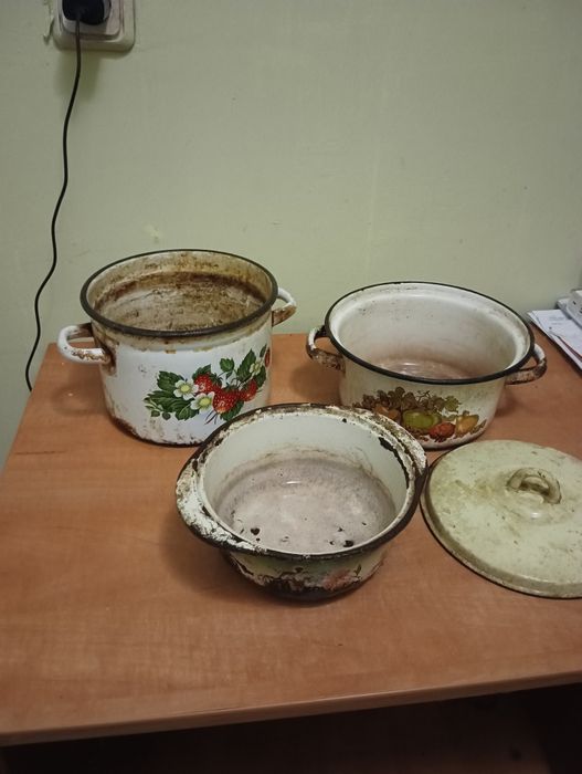 Одним лотом Б.У кастрюльки 3шт