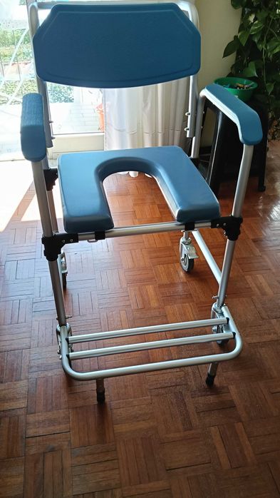 Cadeira de duche e sanitária como nova