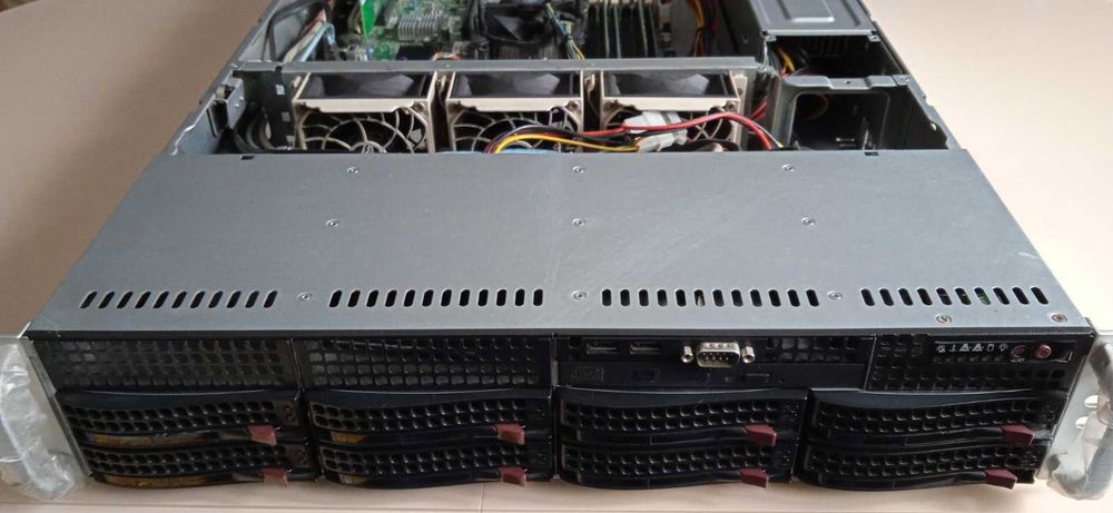 Сервер Supermicro X8SI6-F.