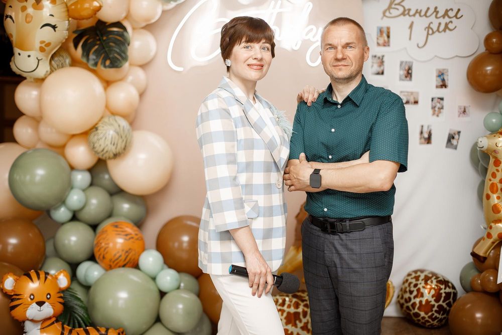 Ведуча, співачка & діджей, живий вокал, спецефекти, тамада, музика.