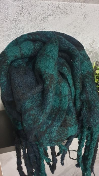 Szal damski  ciepły  zielono czarny Eloy