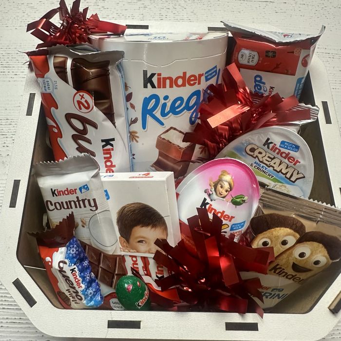 Подарункові набори Кіндер в коробочках, Kinder бокси, новорічний бокс