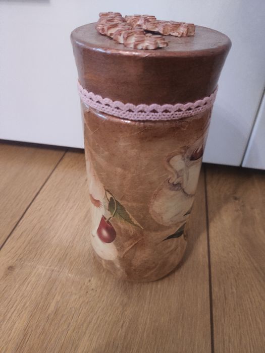 Słoik dekorowany metodą decoupage.