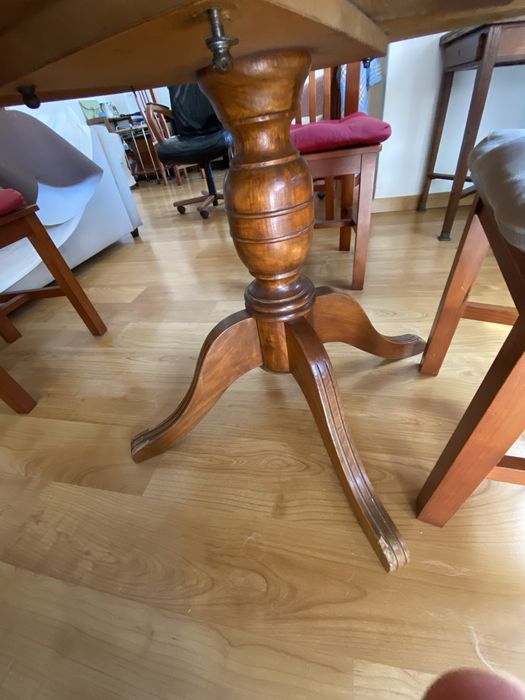 Mesa refonda  extensível em madeira maciça — pé central