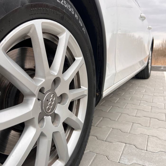 Продам свою автівку Audi A4 2014