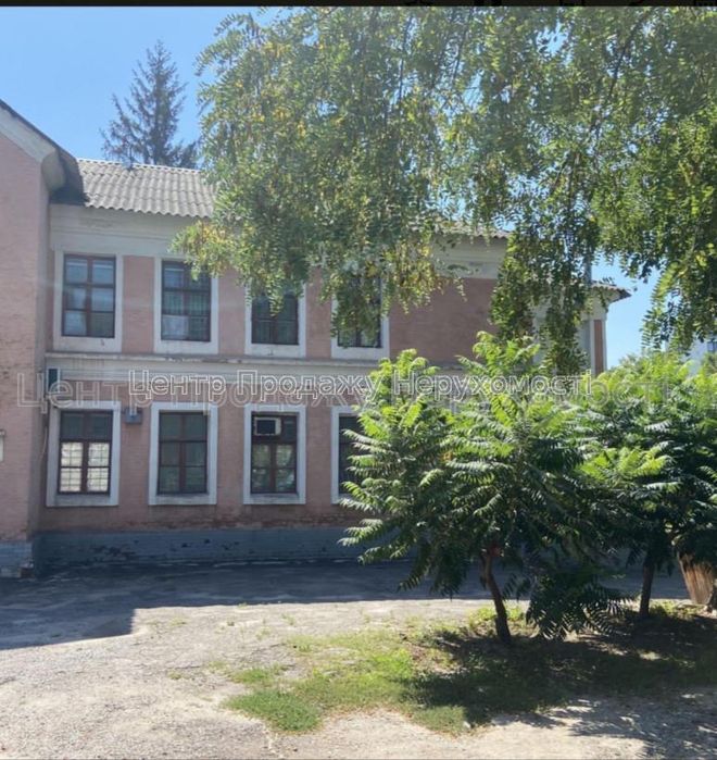 Продам окрему частину будівлі у районі Французького бульвару