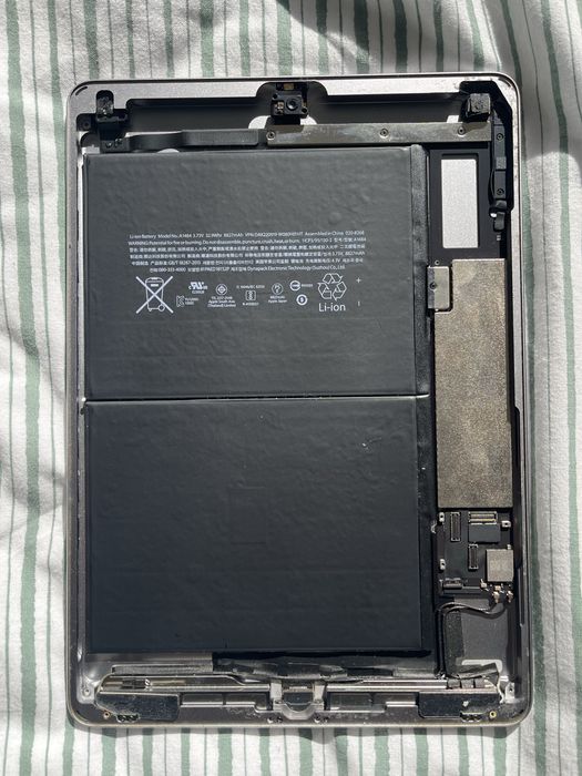 Traseira Apple iPad 5th Gen (A1822) - Peças