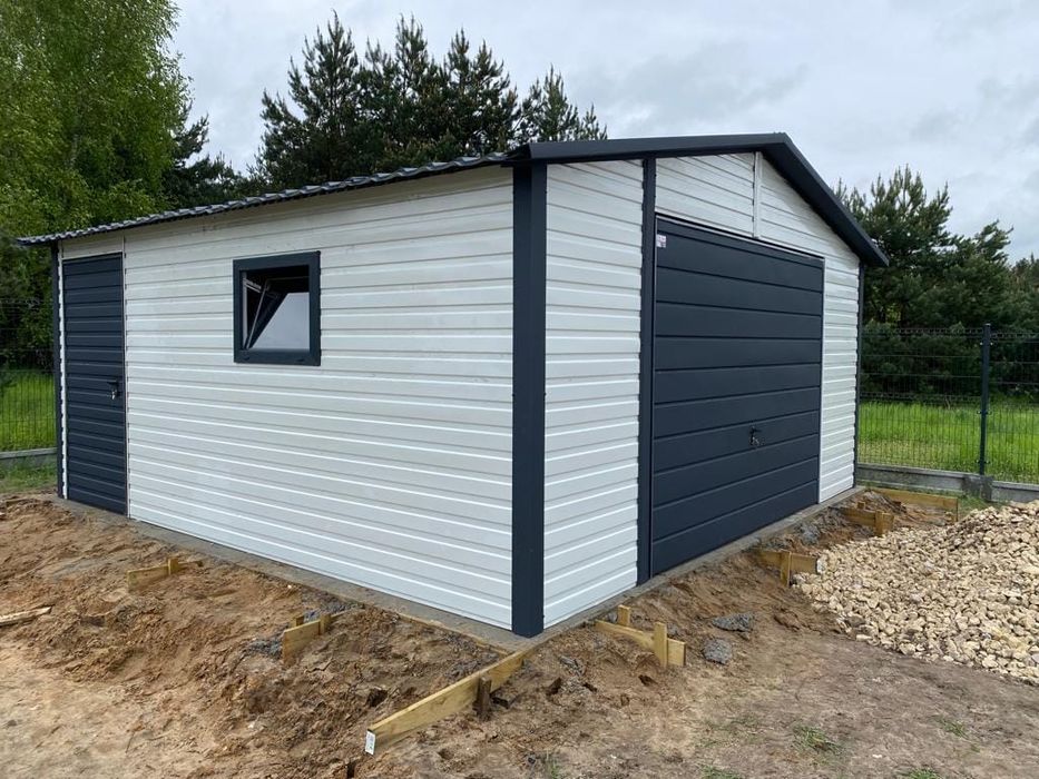 Garaż jednostanowiskowy 5x5 m - Dach dwuspadowy, Brama uchylna, Szara