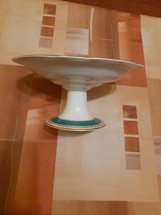 Ceramiczna patera ładna stojąca na nóżce