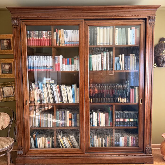 Stylowa biblioteczka drewniana + bogaty księgozbiór | komplet