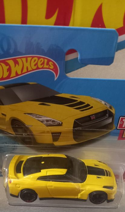 17 nissan GT-R R35 hot wheels
