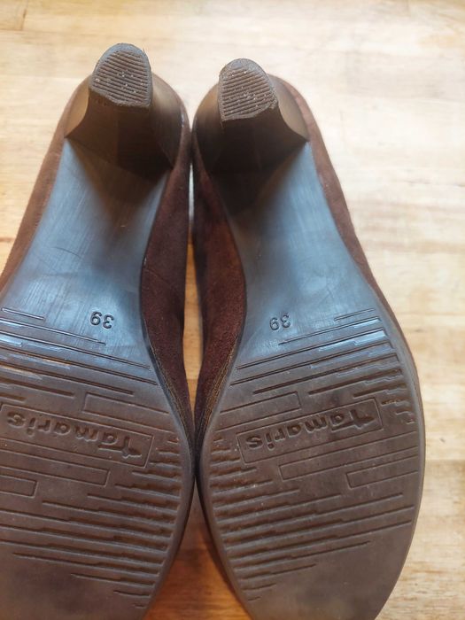 Zamszowe czółenka Tamaris, r. 39, czekoladowy brąz