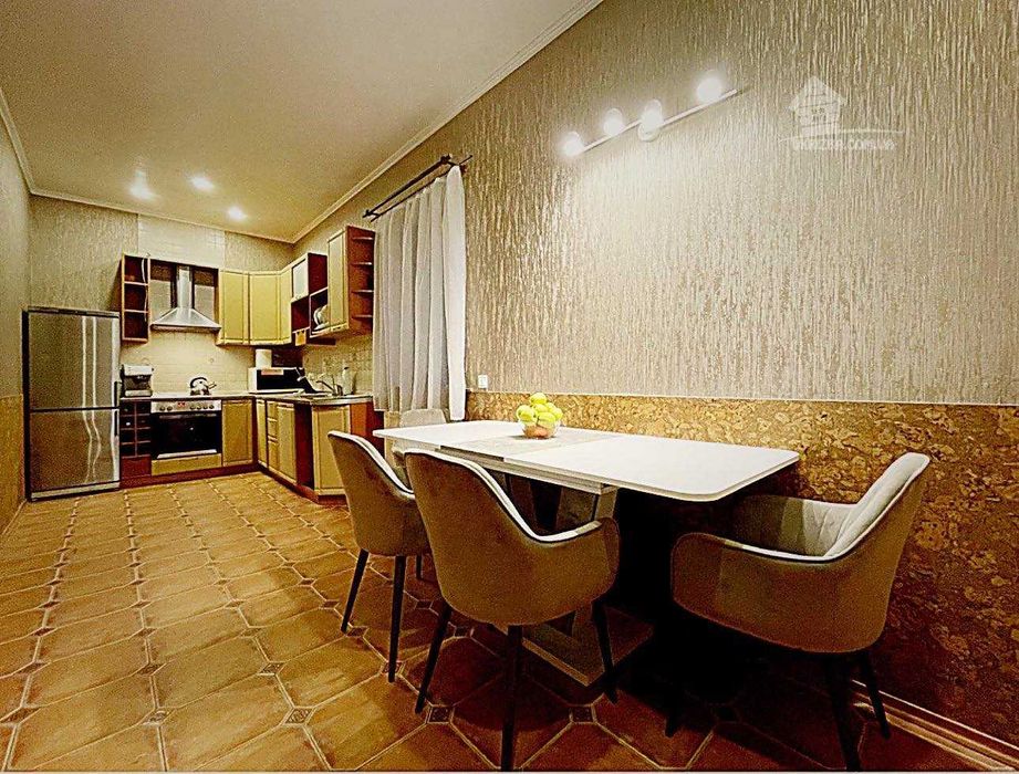 Київ. Подобово. Сауна, більярд, озеро, басейн. 4 спальні, Генератор.