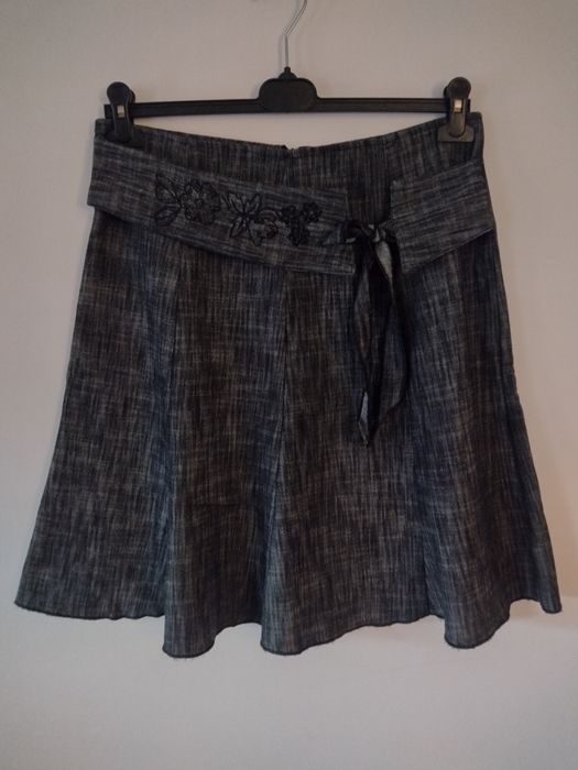 Grafitowa spódnica rozkloszowana ala jeansowa jak dżinsowa