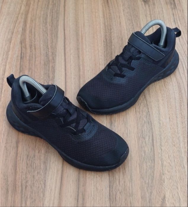 Дттячі кросівки Nike Revolution 6 ( 33 розмір)