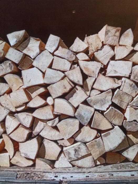 ПРОДАМ ДРОВА СУХІ, ТВЕРДИХ  ПОРІД  довжиною  30-35см.колені на куски