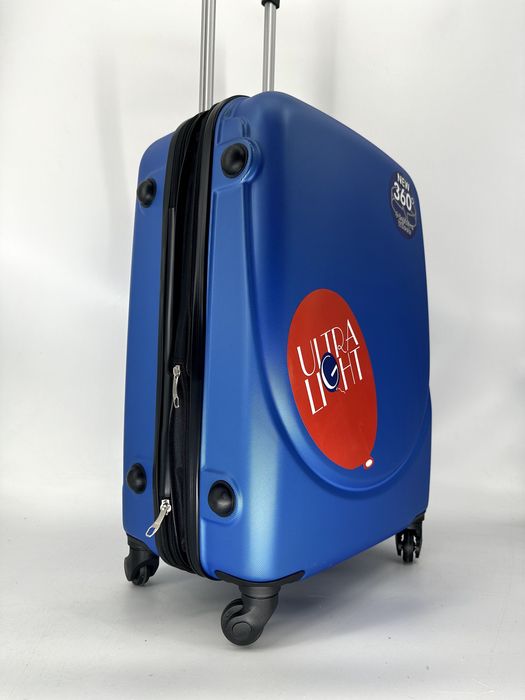 Nowa walizka średnia chabrowa, niebieska