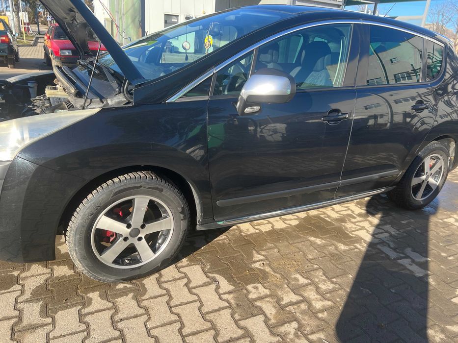 Продається гарний та економний  сімейний Пежо 3008
