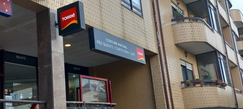 Trespassa-se cafetaria em pleno funcionamento