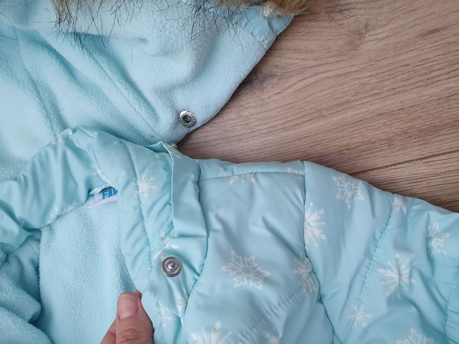 Гарненька зимова куртка на дівчинку