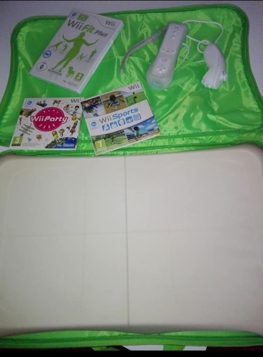 Wi com todos os acessórios e mala