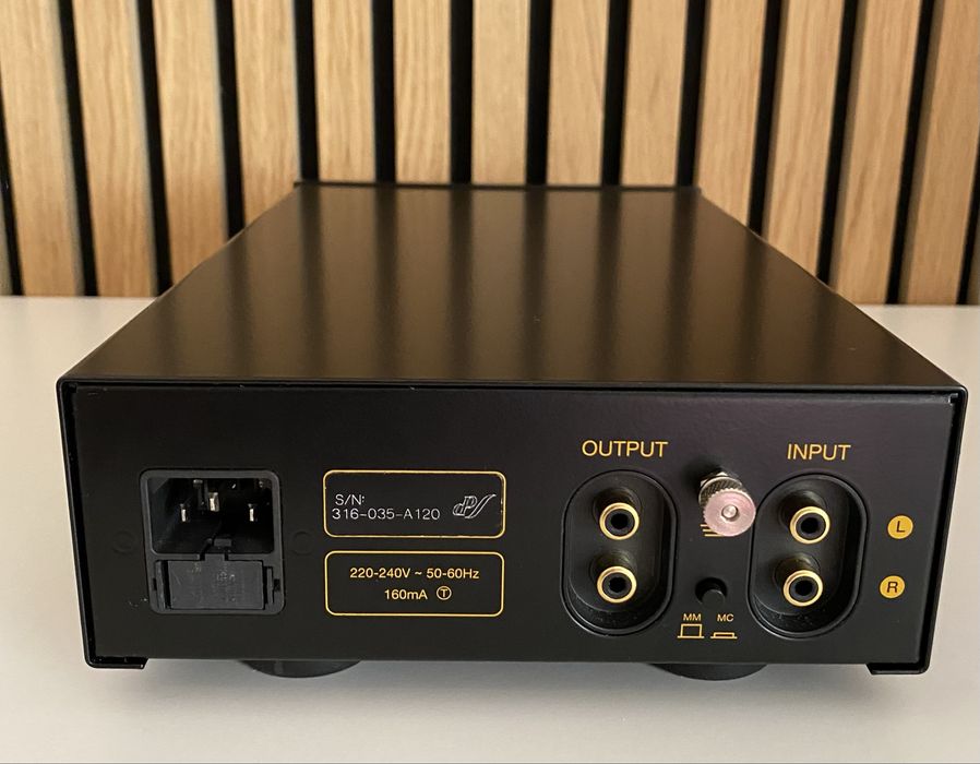 Pré amplificar de phono EAR Yoshino Phonobox MM/MC