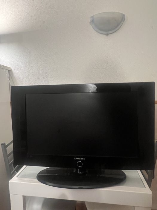 Tv SAMSUNG 25” a funcionar normalmente