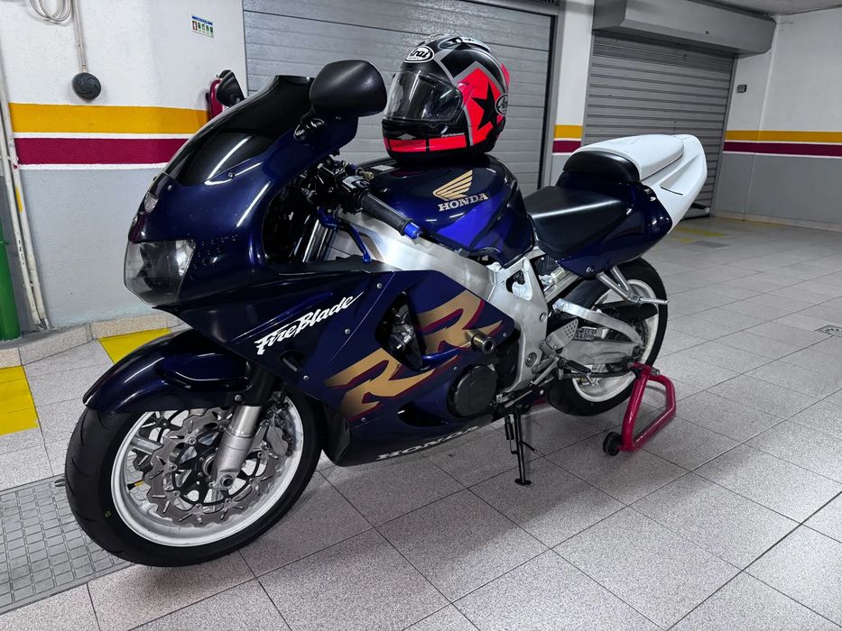 Honda CBR  CBR900RR SC33 - FIREBLADE